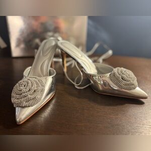 Azalea Wang Silver Pageant close rode high heels with leg straps